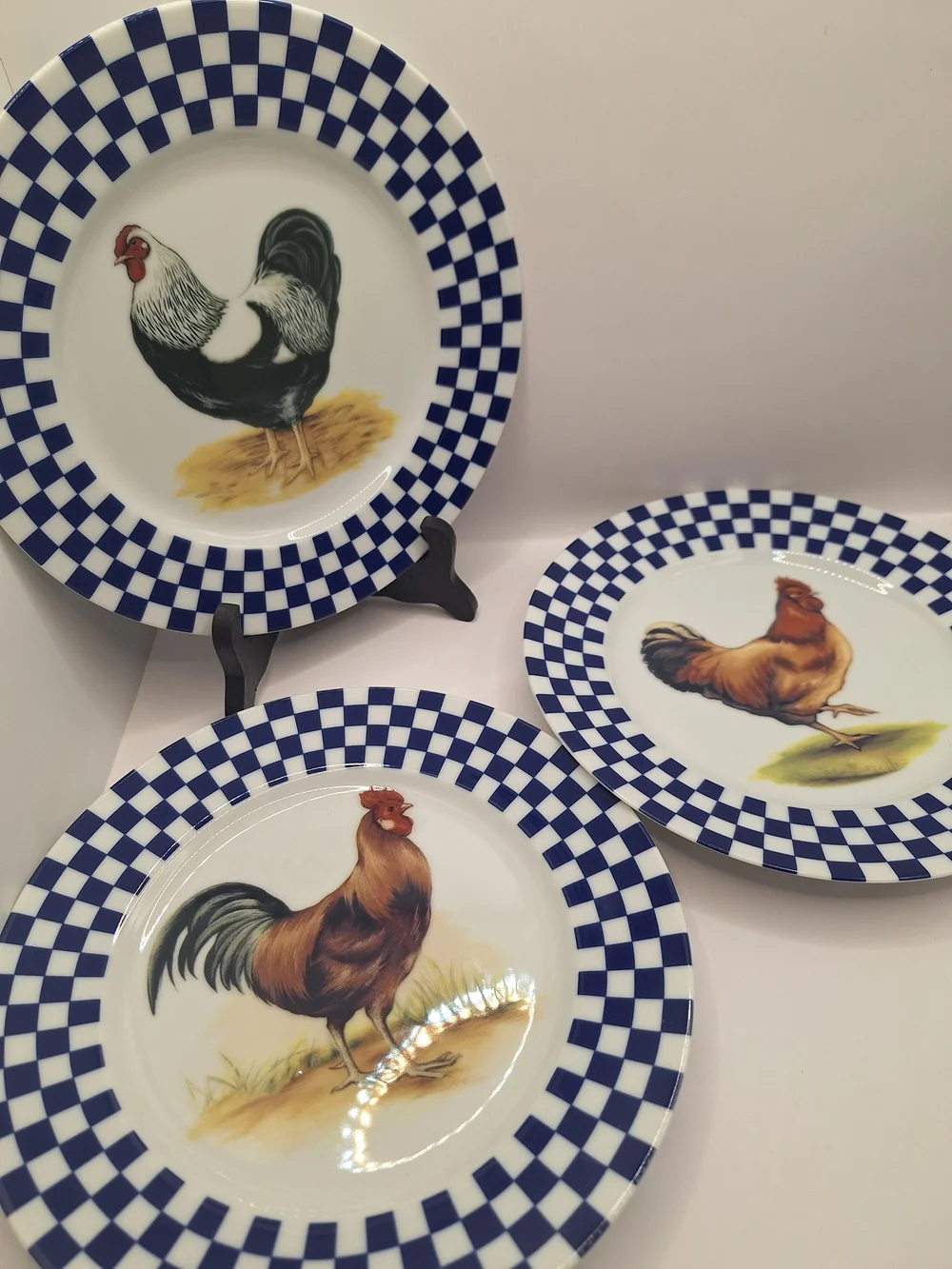Williams Sonoma Rooster Chicken Plates Set of 3 Blue White Checkered Farmhouse